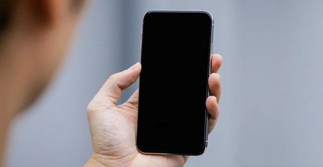 IOS 15 застрял на чёрном экране